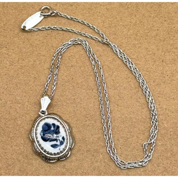 Vintage Whiting & Davis Silver Tone Porcelain Blue Flower Pendant Necklace 19" - Picture 1 of 7